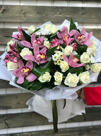 Букет цветов из: Розы и Хризантемы в Тоцкое