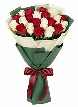 Букет Микс из красных и белых роз в Тоцкое