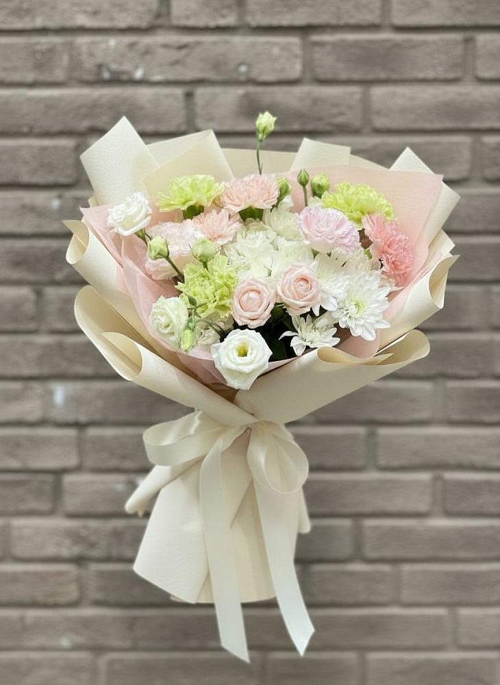 Букет цветов из: Гвоздики, Розы, Лизиантусы и Хризантемы в Тоцкое