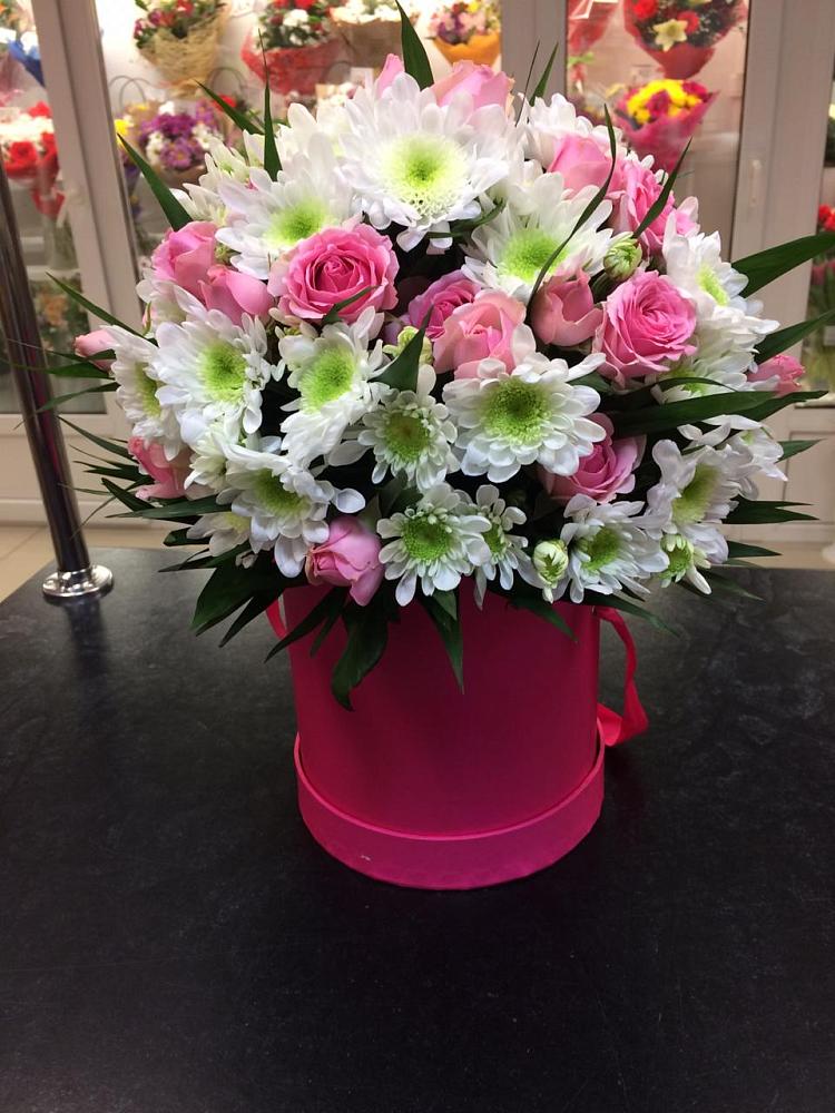 Цветочная композиция из Розы и Хризантемы в шляпной коробке в Тоцкое