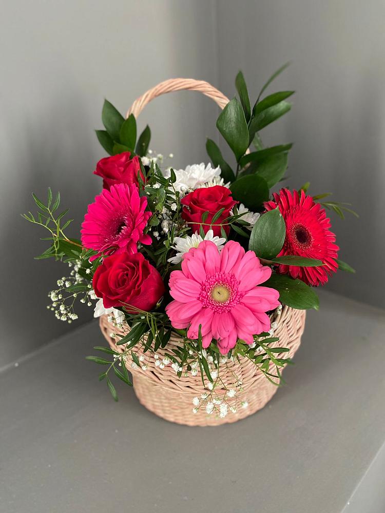 Цветочная композиция из Розы, Хризантемы и Герберы в корзине в Тоцкое